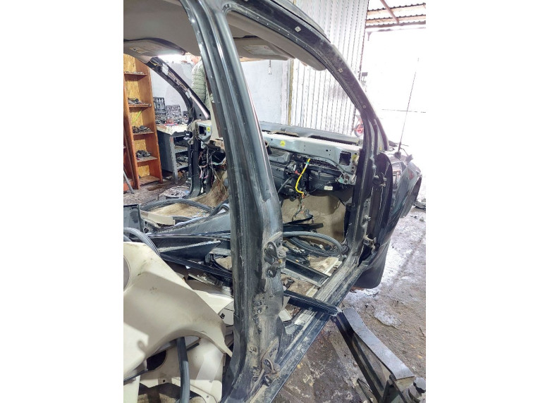 Стойка кузовная центральная правая к Saturn Vue, 2002г.