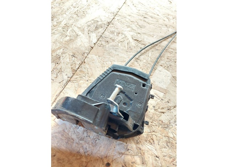 Замок двери задней правой к Toyota Yaris