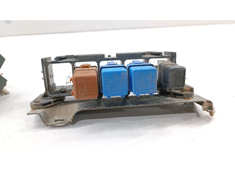 Блок предохранителей к Блок предохранителей к Nissan Vanette undefined г. Vanette