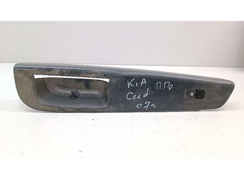 Кнопка стеклоподъемника переднего правого к Kia Ceed, 2007г.
