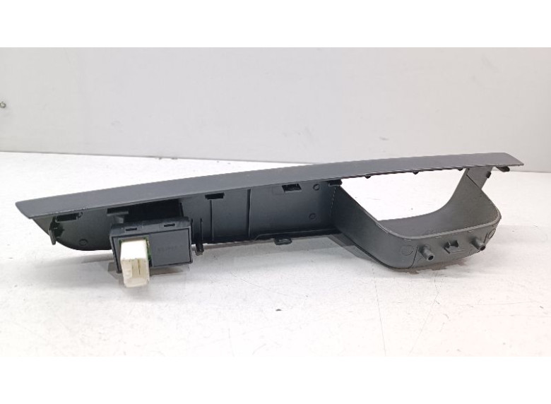 Кнопка стеклоподъемника переднего правого к Kia Ceed, 2007г.