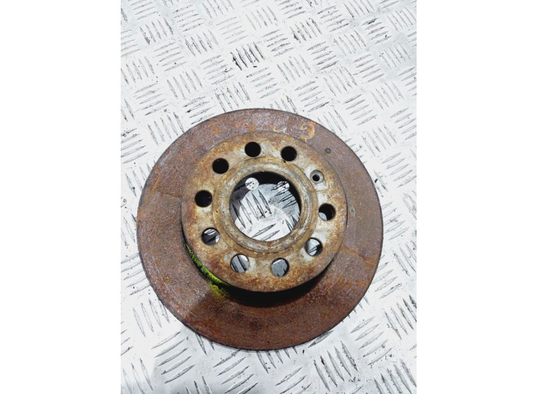 Диск тормозной задний к Volkswagen Golf, 2006г.