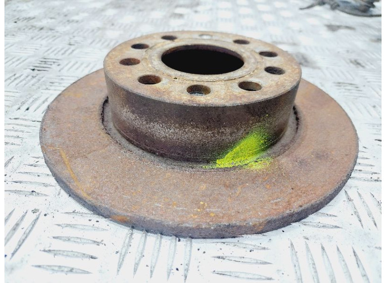 Диск тормозной задний к Volkswagen Golf, 2006г.