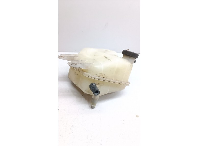 Бачок расширительный к Бачок расширительный к Toyota RAV4 undefined г. RAV4