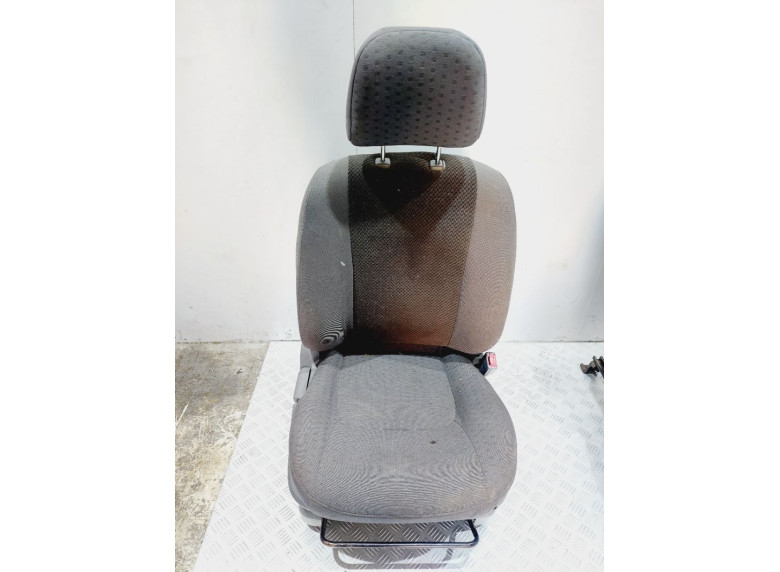 Сиденье переднее правое к Kia Carens, 2004г.