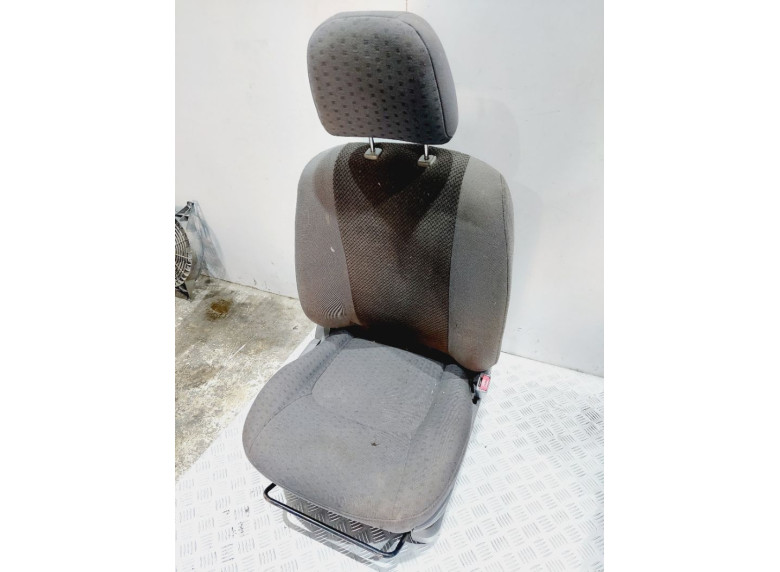 Сиденье переднее правое к Kia Carens, 2004г.