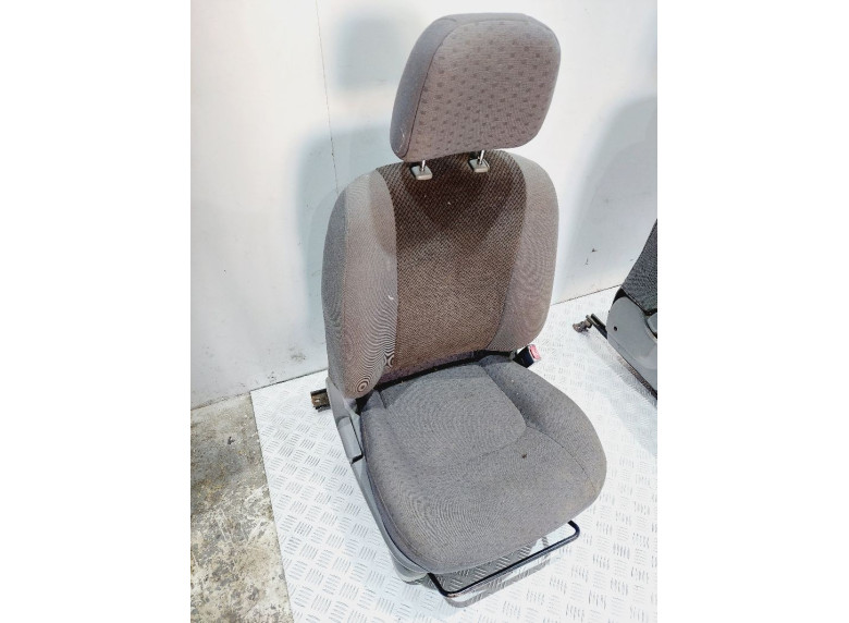 Сиденье переднее правое к Kia Carens, 2004г.