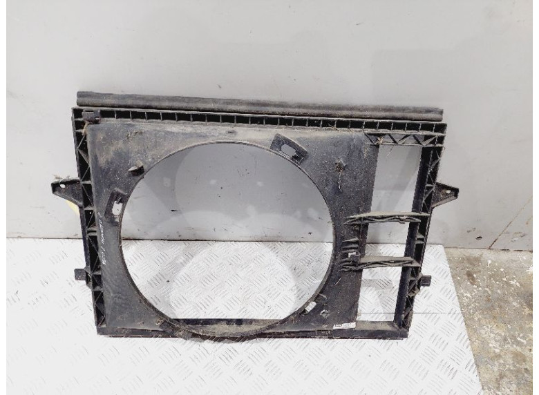 Диффузор вентилятора к Citroen Jumpy, 2004г.