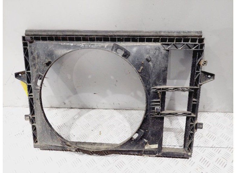 Диффузор вентилятора к Citroen Jumpy, 2001г.