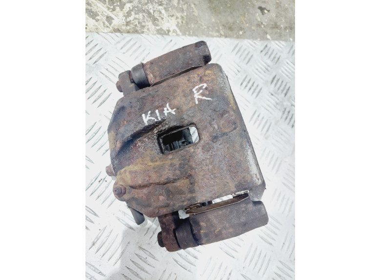 Суппорт передний правый к Kia Carens, 2004г.