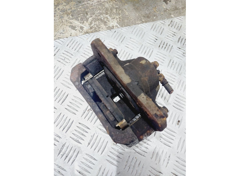 Суппорт передний правый к Kia Carens, 2004г.