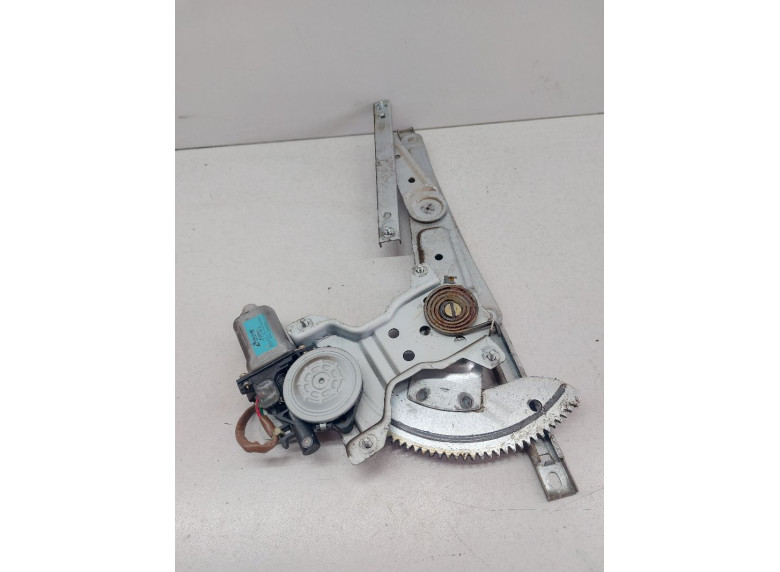 Стеклоподъемник электрический передний правый к Kia Carens, 2004г.