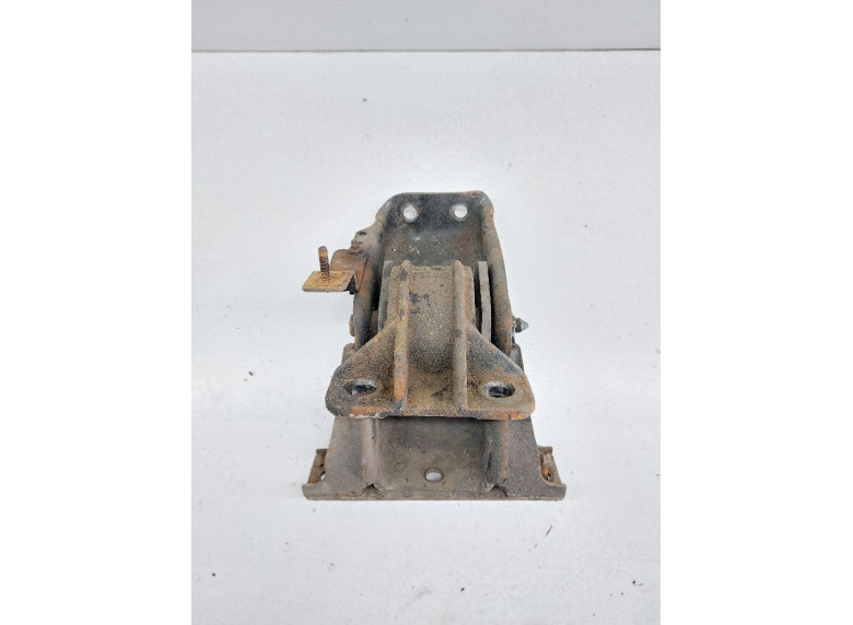 Подушка крепления КПП к Kia Carens, 2004г.