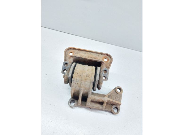 Подушка крепления двигателя к Kia Carens, 2004г.