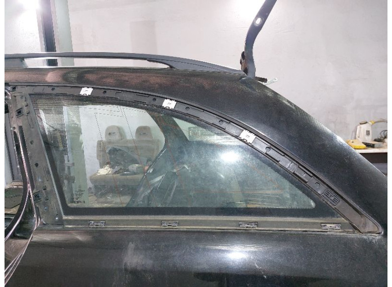 Стекло кузовное боковое левое к Mercedes E W211, 2004г.