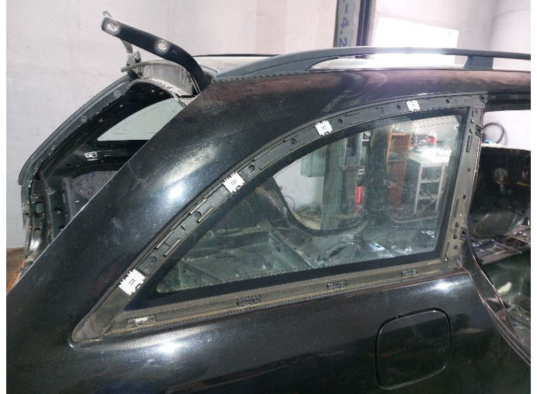 Стекло кузовное боковое правое к Mercedes E W211, 2004г.