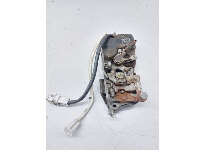 Замок двери передней правой к Suzuki Baleno