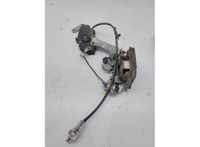 Замок двери задней правой к Suzuki Baleno