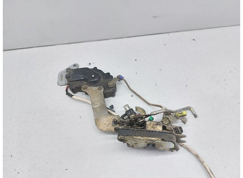 Замок двери задней левой к Suzuki Baleno