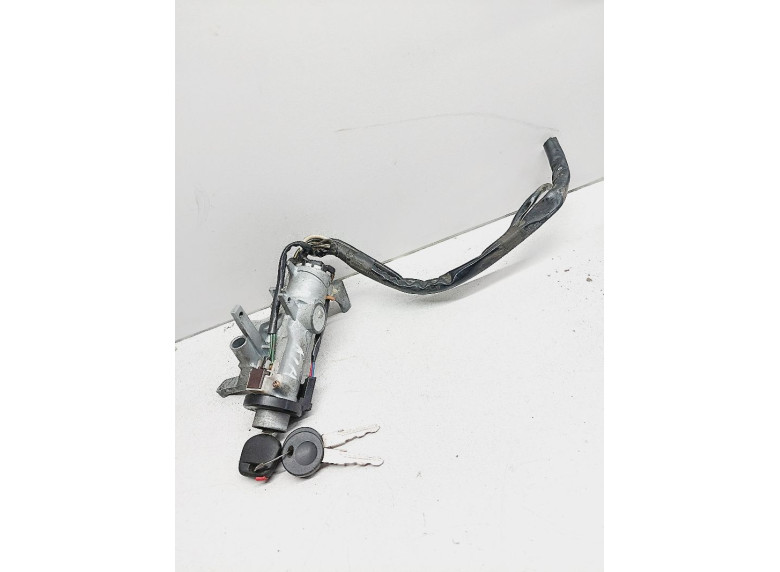 Замок зажигания к Kia Carens, 2004г.