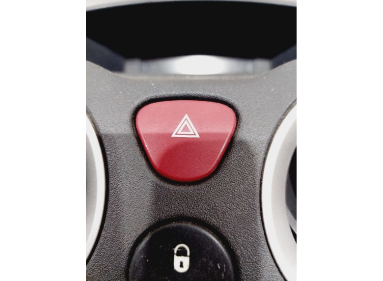 Кнопка аварийной сигнализации к Citroen C3 undefined г.