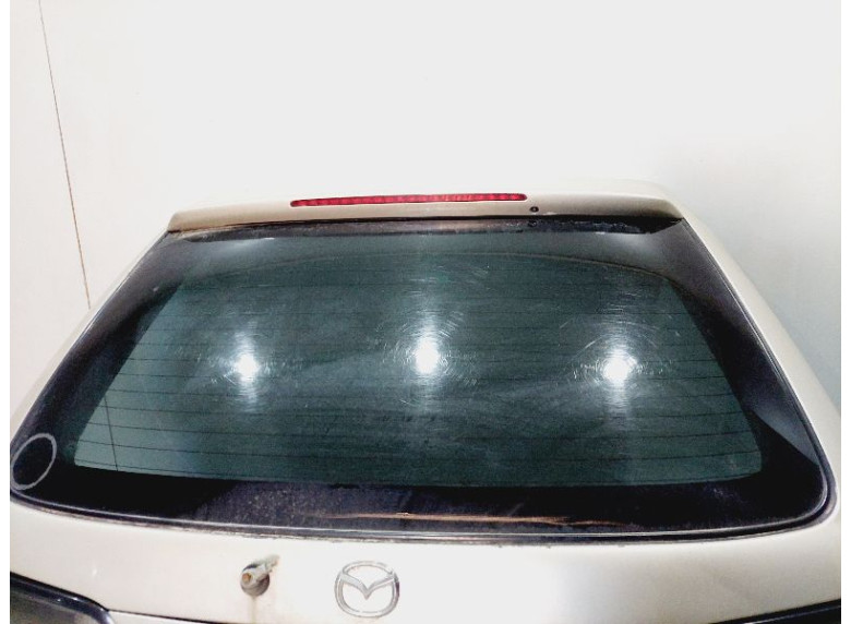 Стекло заднее к Mazda 626, 1999г.