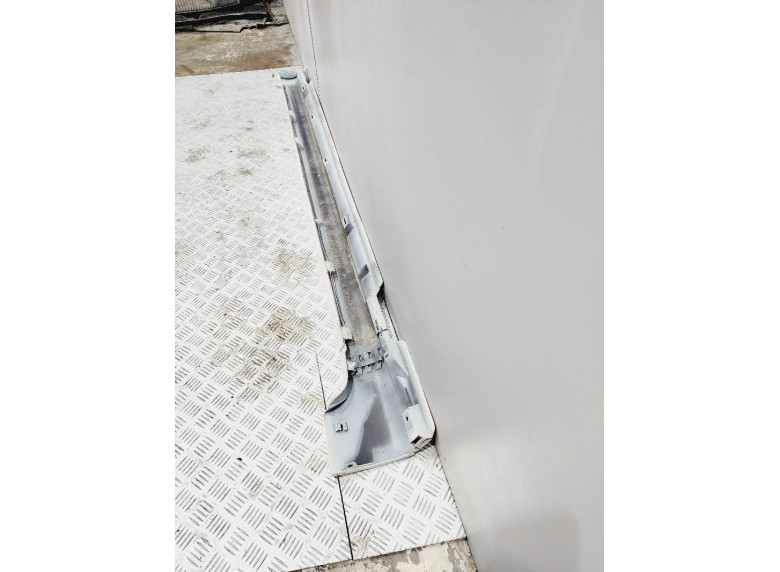 Накладка на порог к Volkswagen Passat, 2011г.