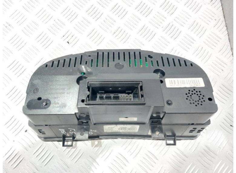 Щиток приборов (приборная панель) к Volkswagen Golf, 2005г.