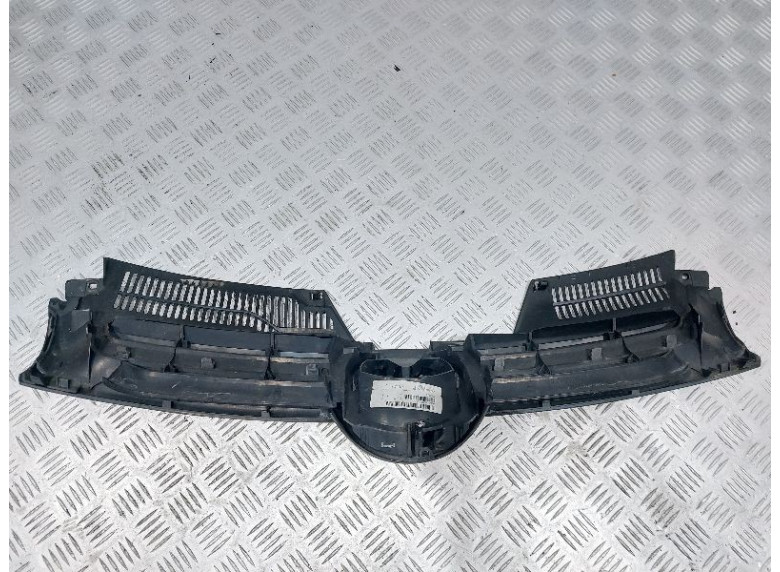 Решетка радиатора к Volkswagen Golf, 2005г.