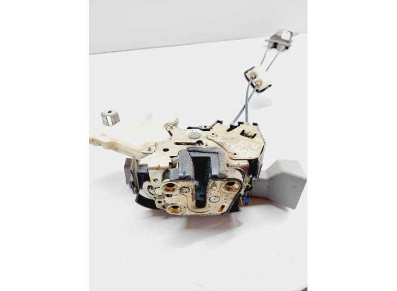 Замок двери передней правой к Nissan Altima