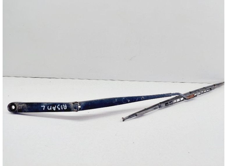 Щеткодержатель (поводок стеклоочистителя, дворник) к Nissan Altima