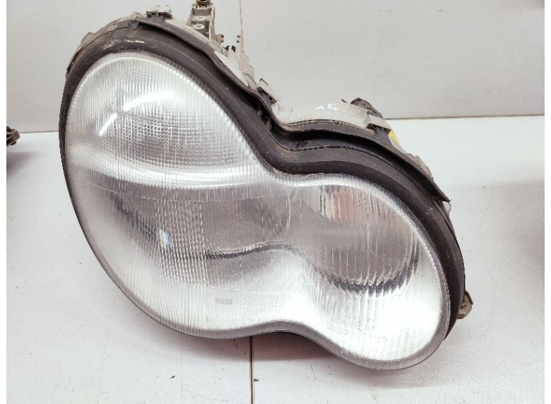 Фара правая к Mercedes C W203, 2002г.