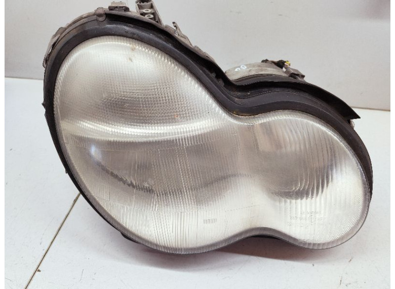 Фара правая к Mercedes C W203, 2002г.