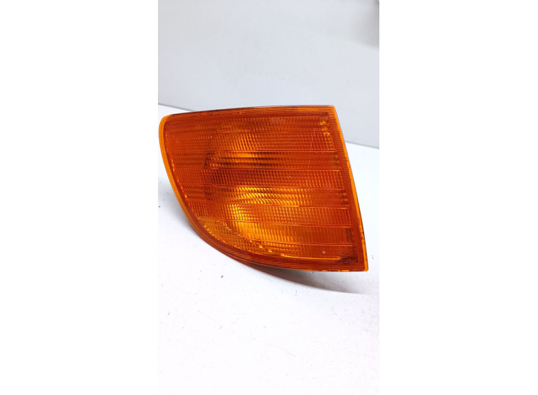 Поворотник правый к Mercedes Vito W638, 2000г.