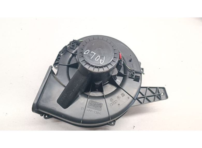 Моторчик печки к Volkswagen Polo, 2001г.