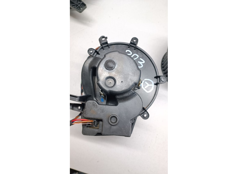 Моторчик печки к Mercedes C W203, 2003г.