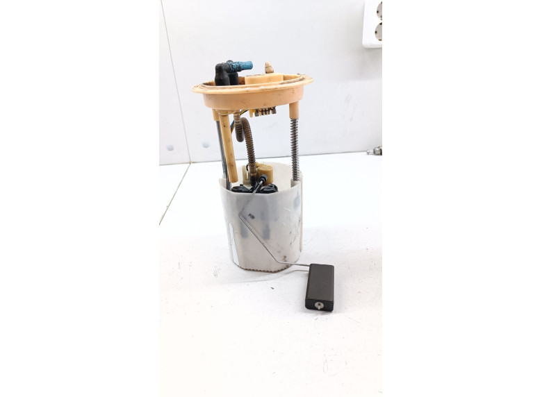 Насос топливный к Volkswagen Golf, 2009г.