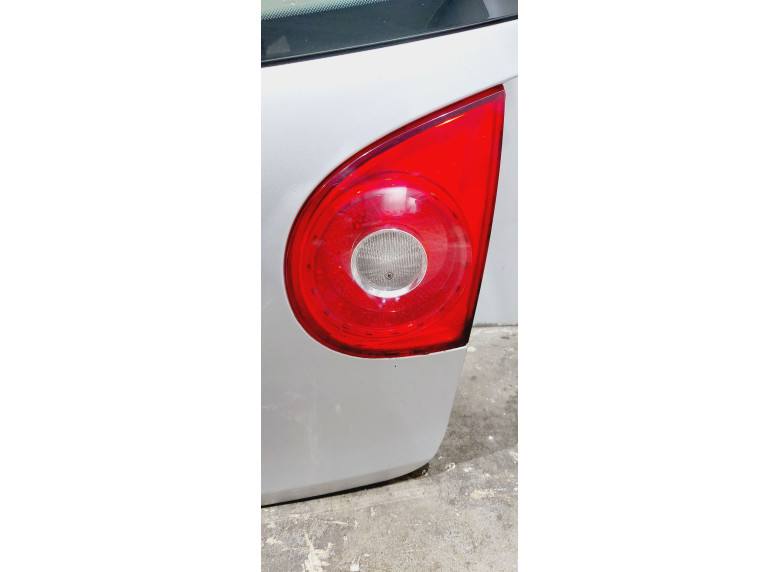Фонарь крышки багажника правый к Volkswagen Golf, 2004г.