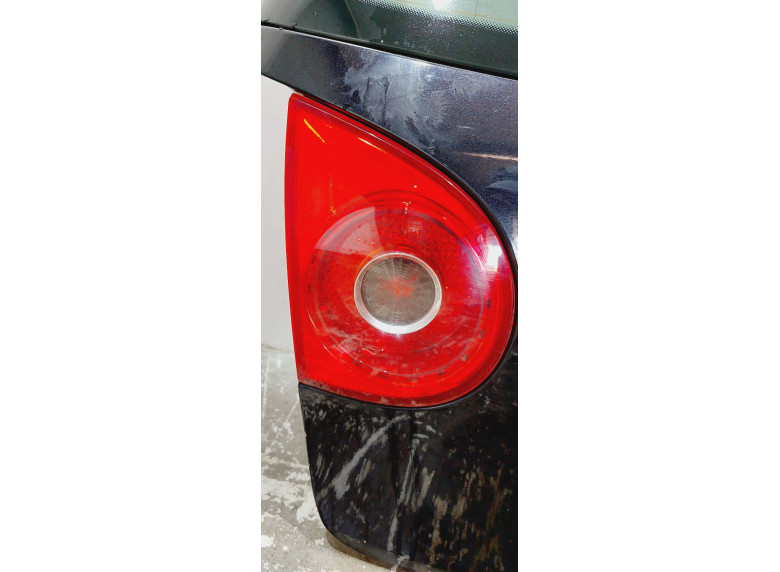 Фонарь крышки багажника левый к Volkswagen Golf, 2004г.