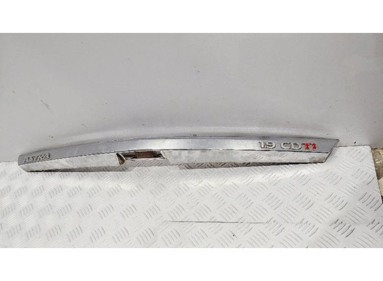 Накладка подсветки номера к Opel Astra, 2006г.