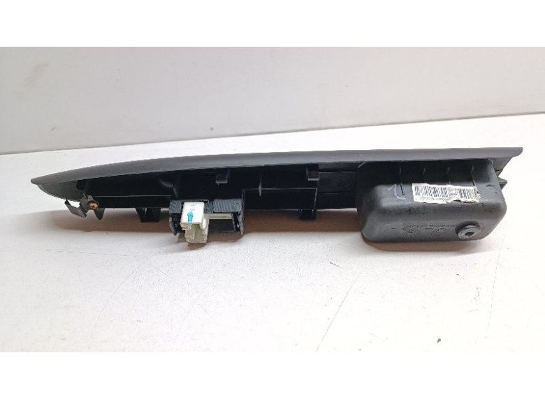 Кнопка стеклоподъемника переднего правого к Geely SC7, 2013г.