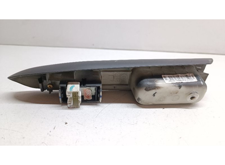 Кнопка стеклоподъемника заднего правого к Geely SC7, 2013г.