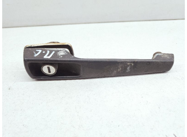 Ручка наружная передняя левая к Mercedes T1, 1992г.