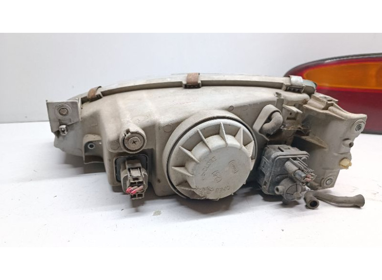 Фара правая к Hyundai Lantra, 1996г.