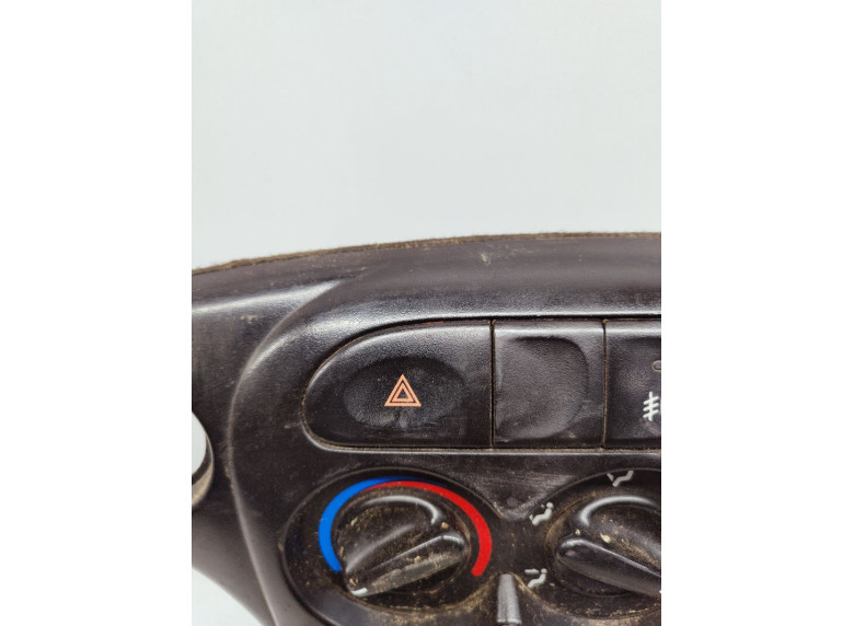 Кнопка аварийной сигнализации к Hyundai Lantra, 1996г.