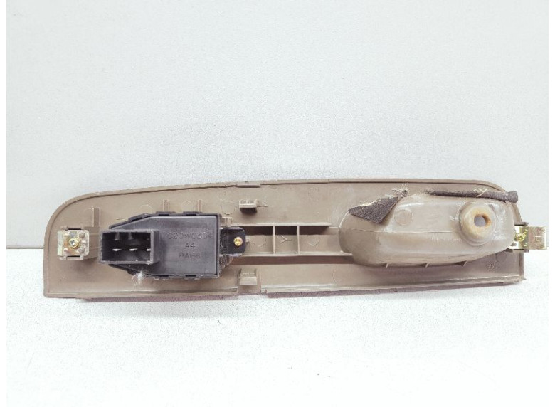 Кнопка стеклоподъемника переднего правого к Hyundai Sonata, 2000г.