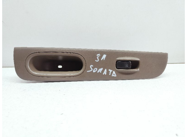 Кнопка стеклоподъемника заднего левого к Hyundai Sonata, 2000г.