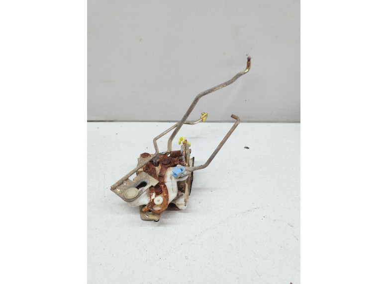 Замок двери передней правой к Hyundai Lantra, 1996г.