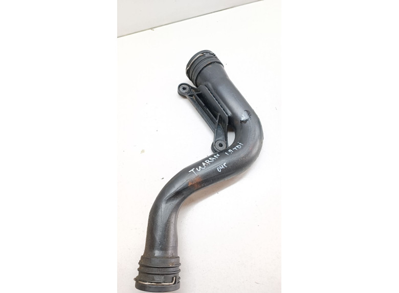 Патрубок интеркулера к Volkswagen Touran, 2005г.