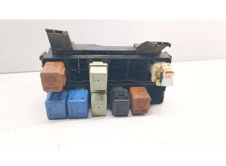 Блок предохранителей к Nissan Maxima